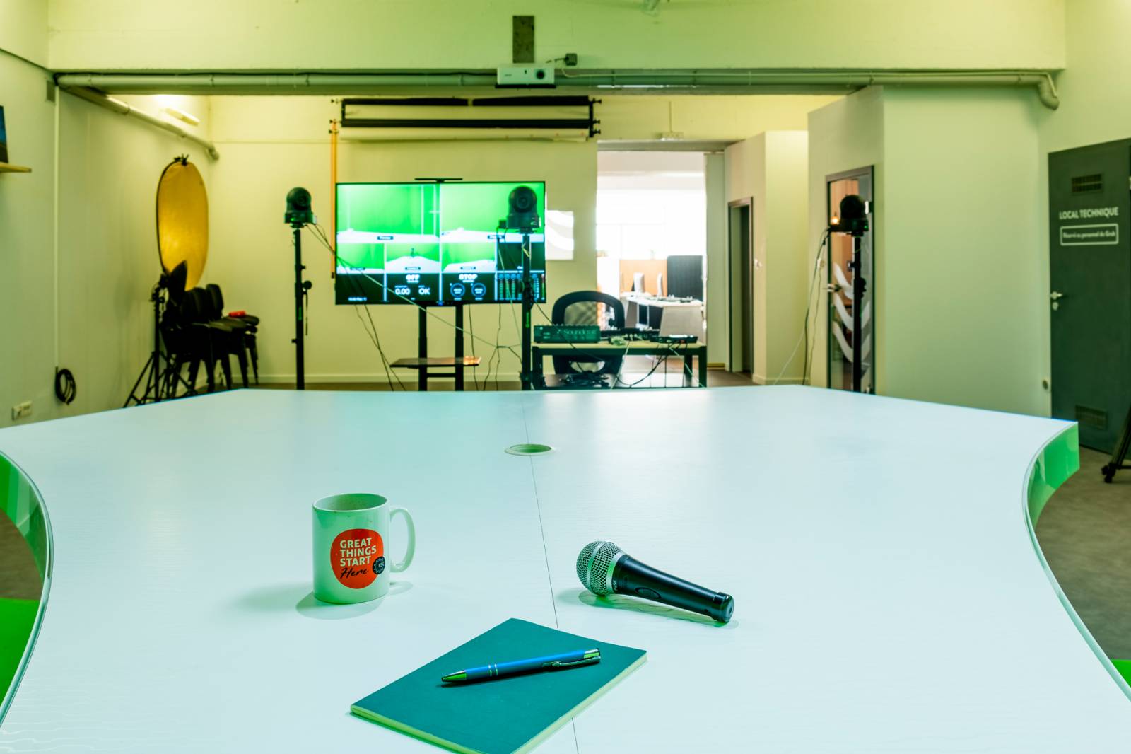 Location studio vidéo plateau TV fond vert Strasbourg Le Grub 1